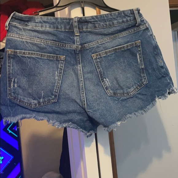 Cute jean shorts - Picture 2 of 2